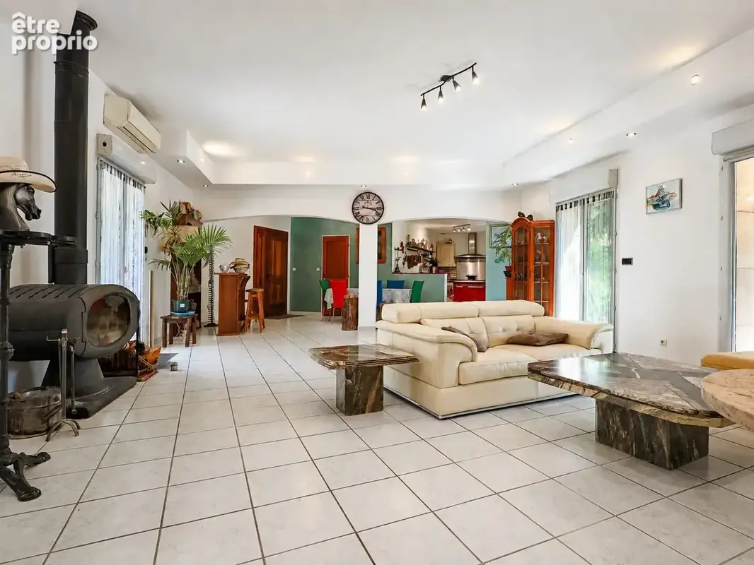 Maison 7 pièces 190 m² à vendre à La Roquebrussanne (83136) - photo 6