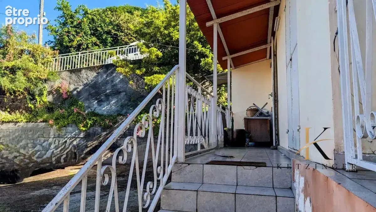Maison 4 pièces 90 m² à vendre à Basse-Terre (97100) - photo 2