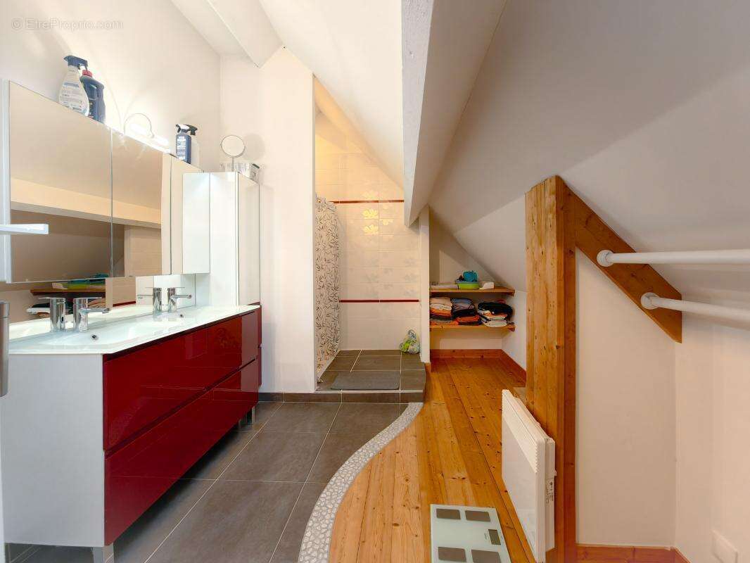 Maison à NEUILLE-PONT-PIERRE