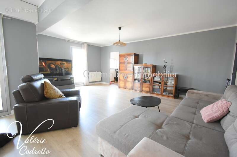 Appartement traversant 87 m² avec terrasse plein sud, parking et 2 caves – Hyères Centre 83400 - photo 4
