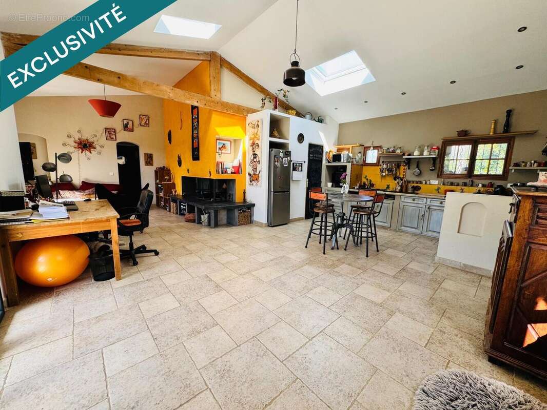 Maison 97 m² à La Tour-D'aigues  - photo 6