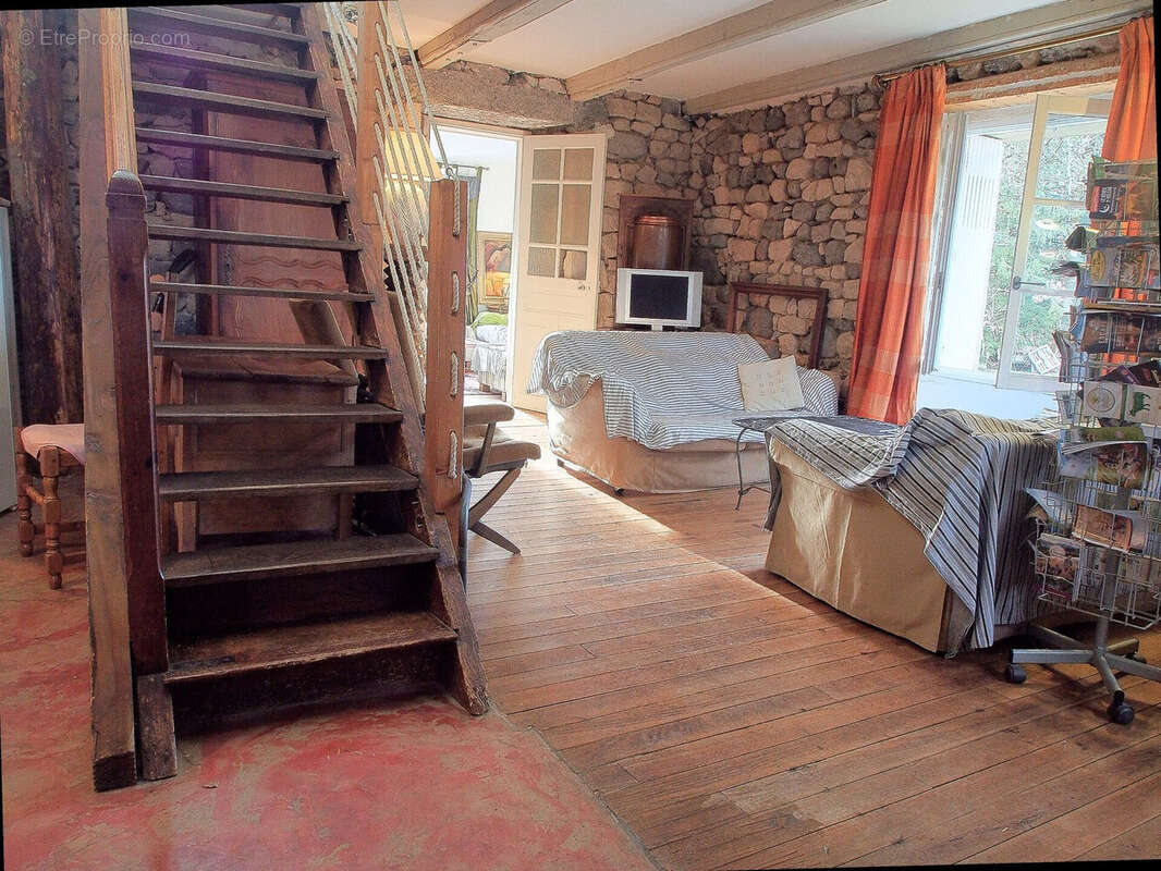 Maison 165 m² à Saint-Sauves-D'auvergne  - photo 6
