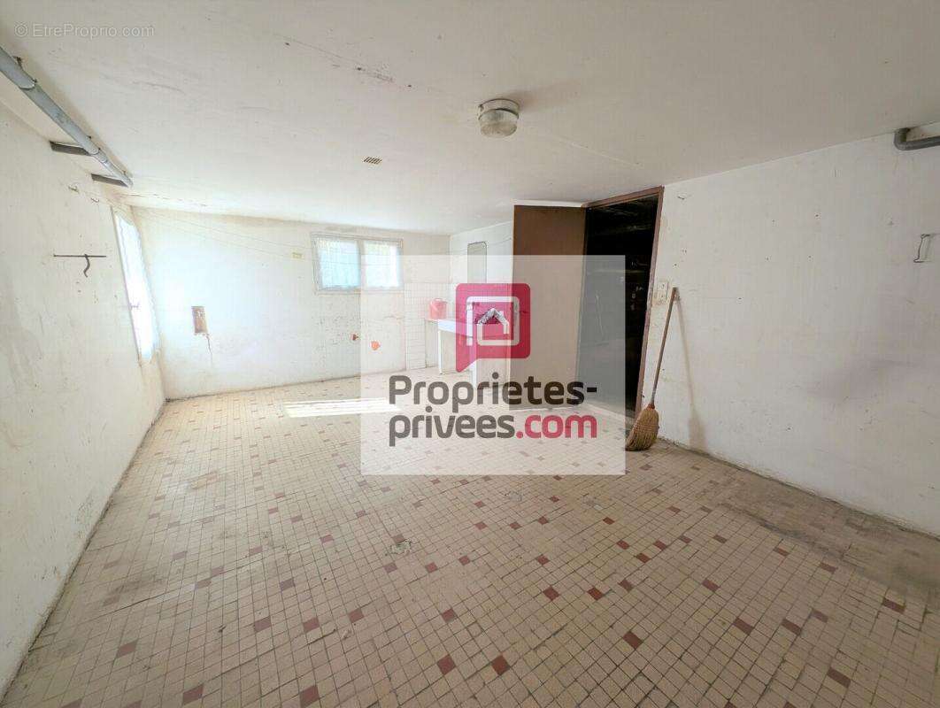 Maison à COSSE-LE-VIVIEN