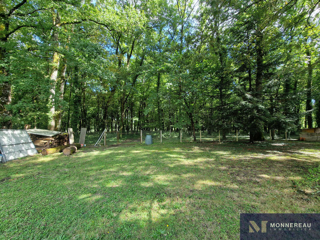 Maison à MONTMOREAU-SAINT-CYBARD