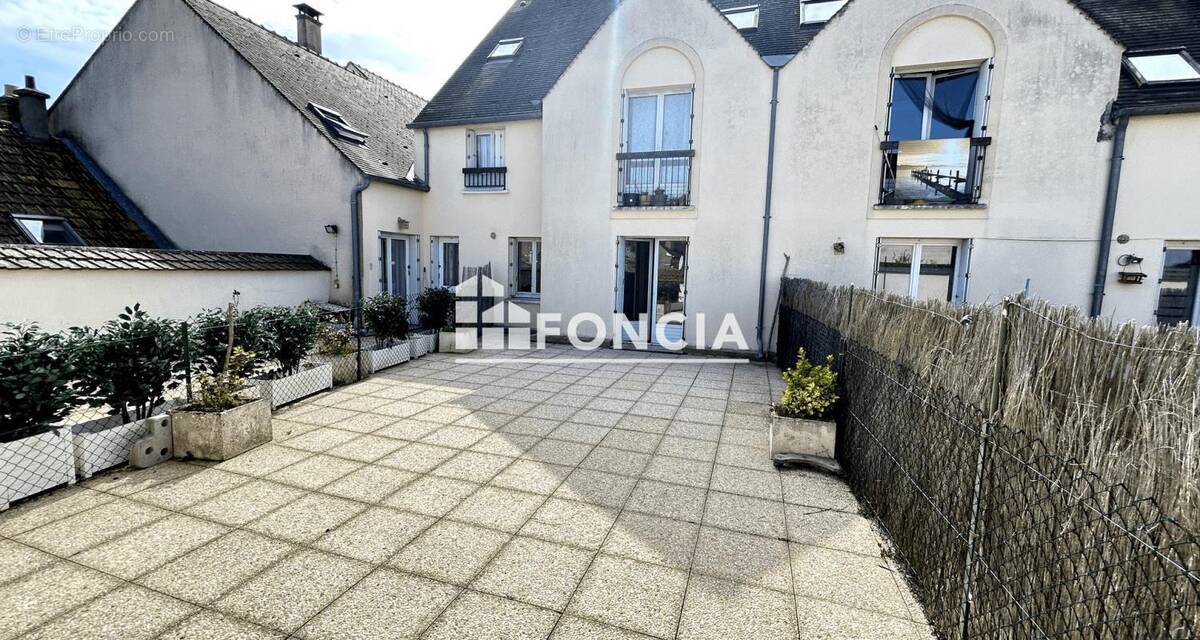 Appartement à MORIGNY-CHAMPIGNY