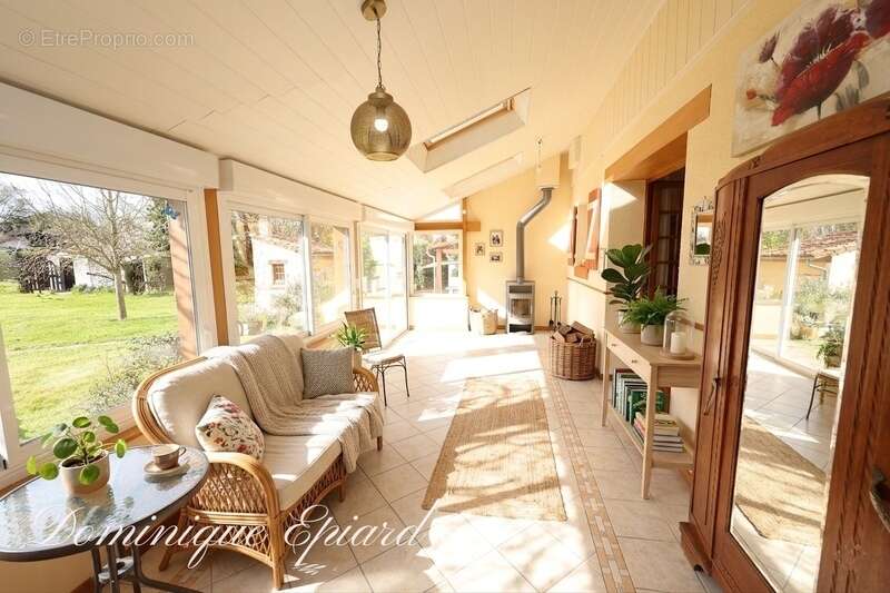 Maison à NOUAILLE-MAUPERTUIS