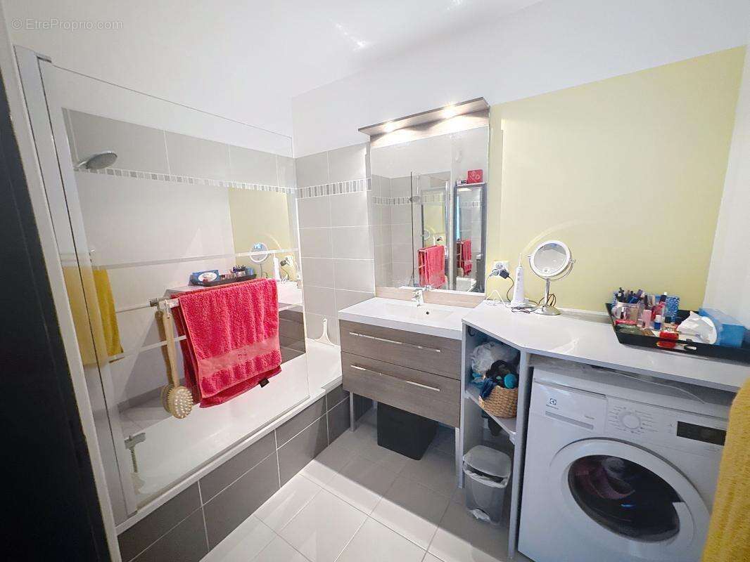 Appartement à ROQUEBRUNE-SUR-ARGENS