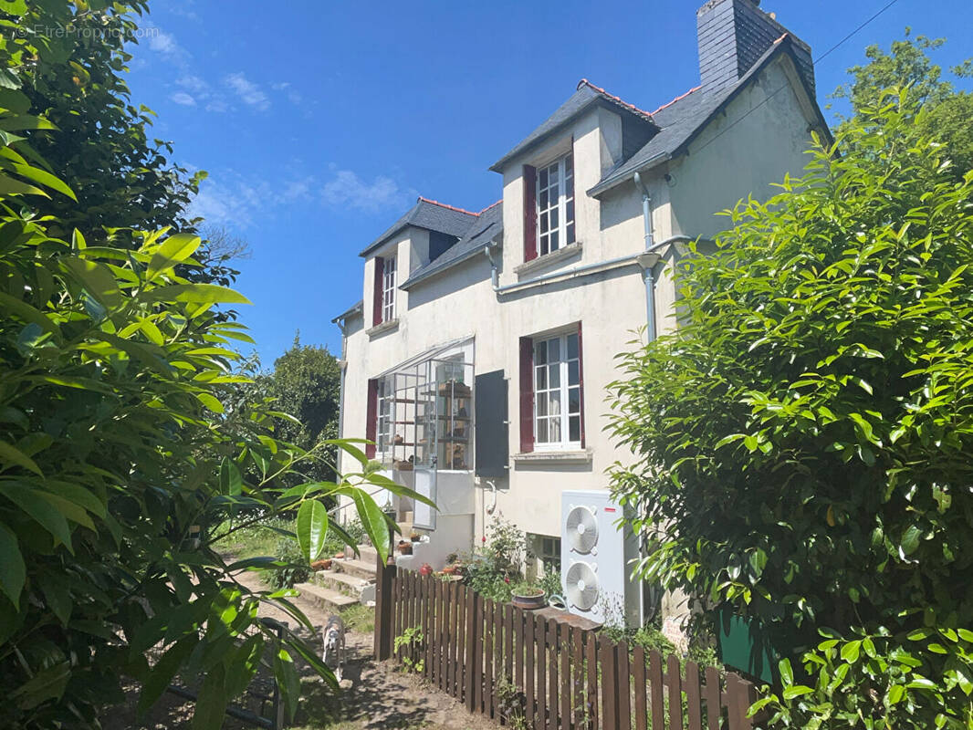 Maison à CHATEAUNEUF-DU-FAOU