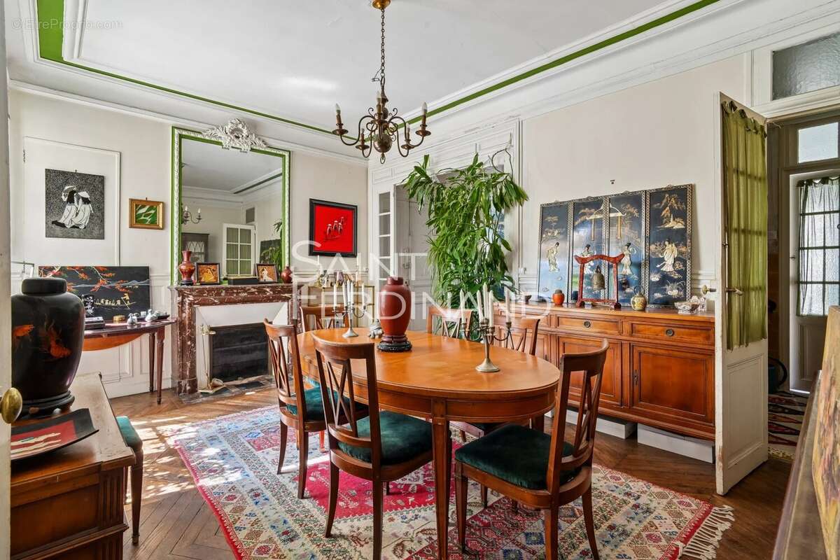 Appartement à NEUILLY-SUR-SEINE