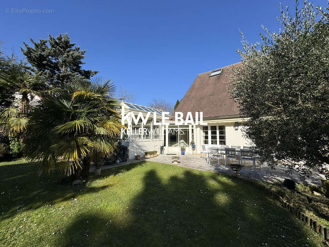 Maison 218 m² à Saint-Remy-Les-Chevreuse  - photo 3