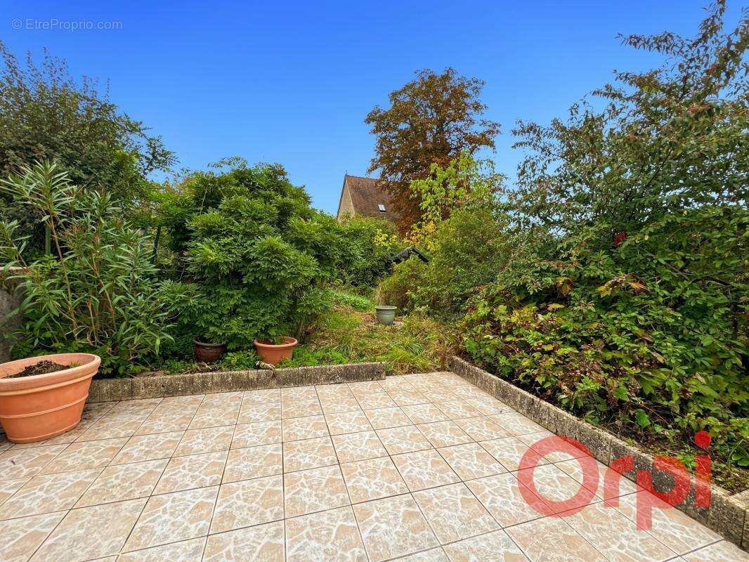 Maison à AINAY-LE-VIEIL