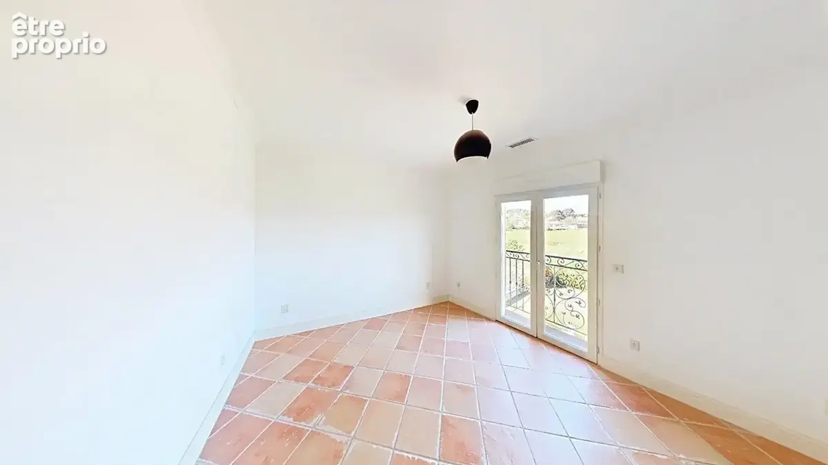 Duplex de charme avec terrasse, jardin et vue sur le château de Sommières - photo 7