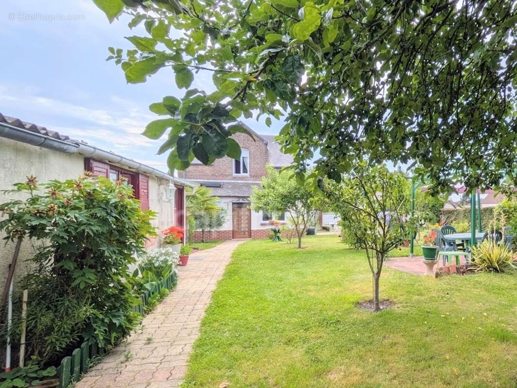 Exclusivité : Elégante maison bourgeoise de caractère de 81m2 avec dépendances et jardin clos, terrain de 698m2 - Secteur AUMALE - photo 6