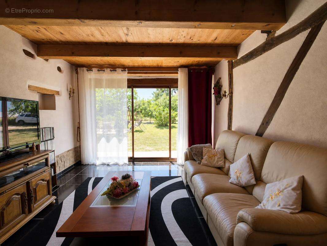 Maison de 5 pièces de 148 m² à Pleure - photo 3