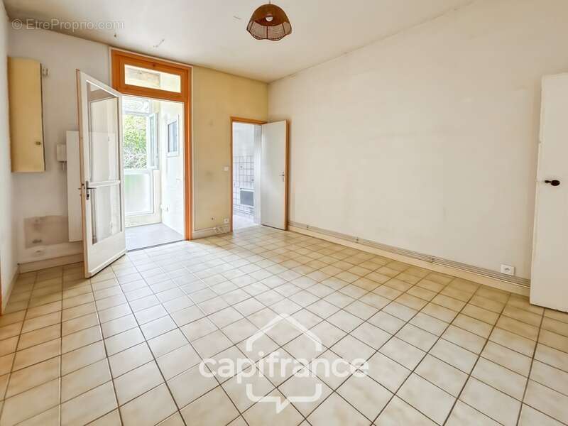 Bordeaux/quartier st seurin / t2 libre - photo 5