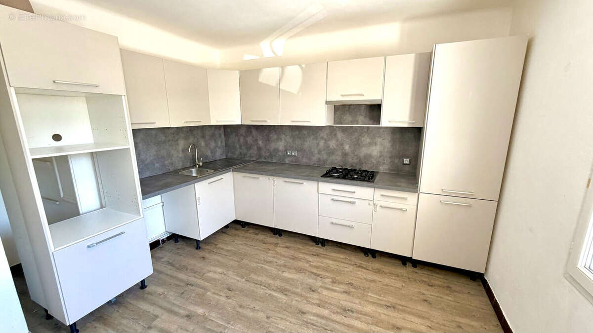 Appartement à ENTRAIGUES-SUR-LA-SORGUE