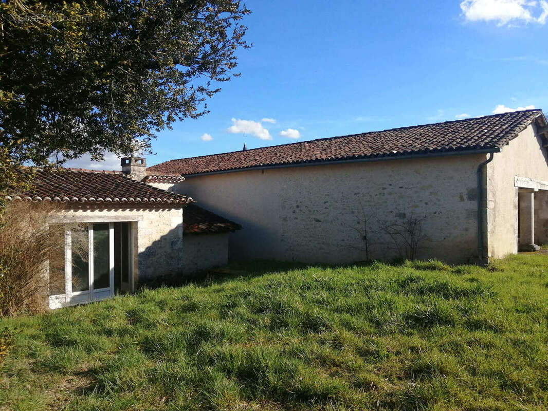 Maison 490 m² à Gurat  - photo 129