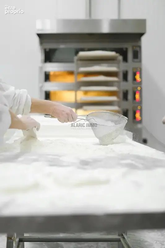 À vendre - Exclusivité : Boulangerie   Pâtisserie   Traiteur, Village de l’Aude (5 min A61 Lézignan) - photo 2
