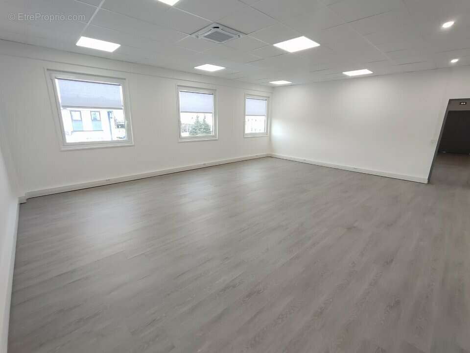 Commerce à SAINT-QUENTIN-FALLAVIER