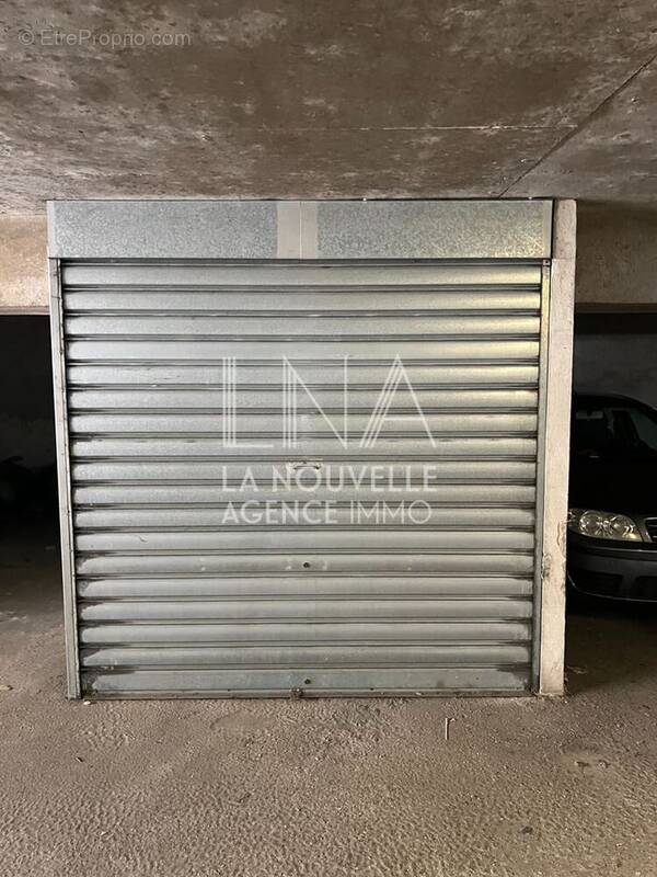 Parking à ROMAINVILLE