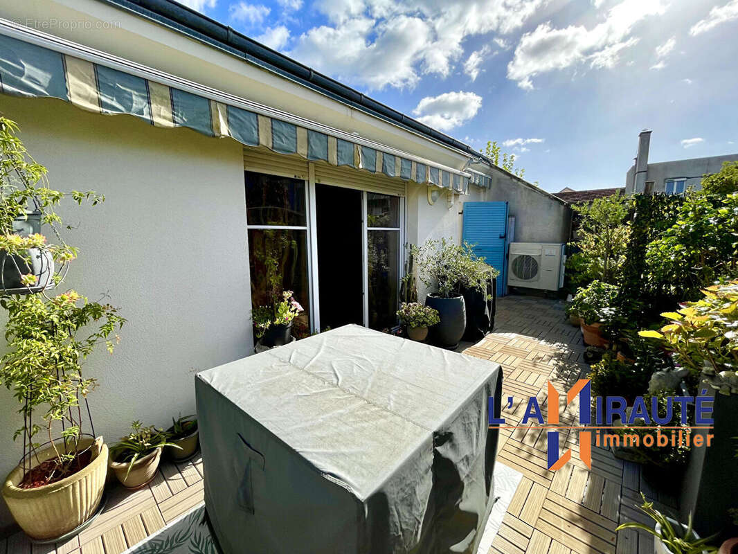 Appartement à HOUILLES