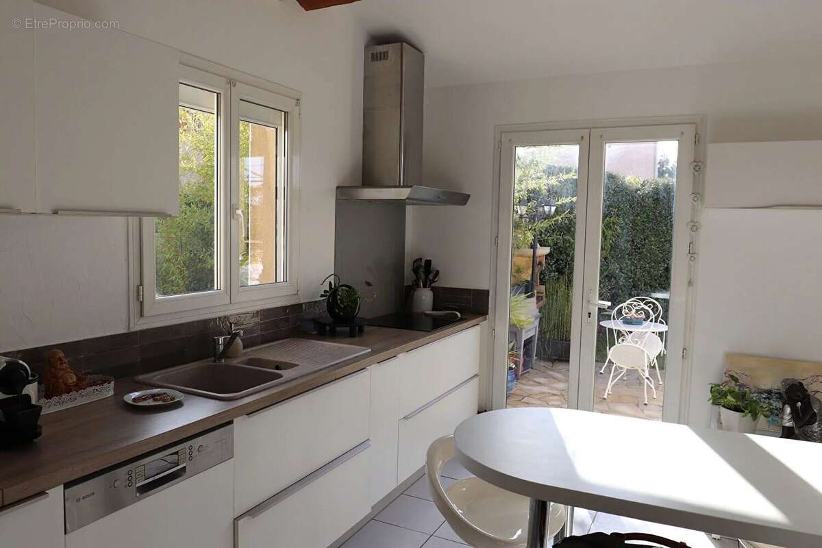 Maison à SAINT-CYR-SUR-MER