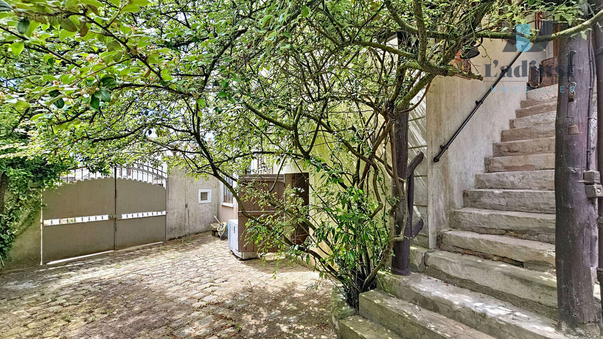 Maison à SAINT-PIERRE-LES-NEMOURS