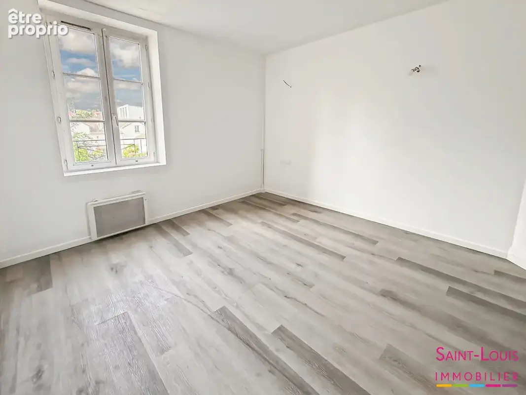 POISSY Centre-ville, F2 de 27m2 à 2 pas du marché et de la gare - photo 2