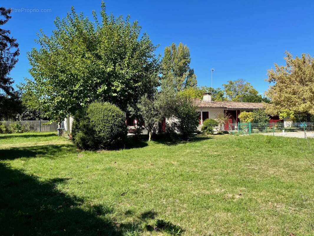 Maison à SAINT-MORILLON