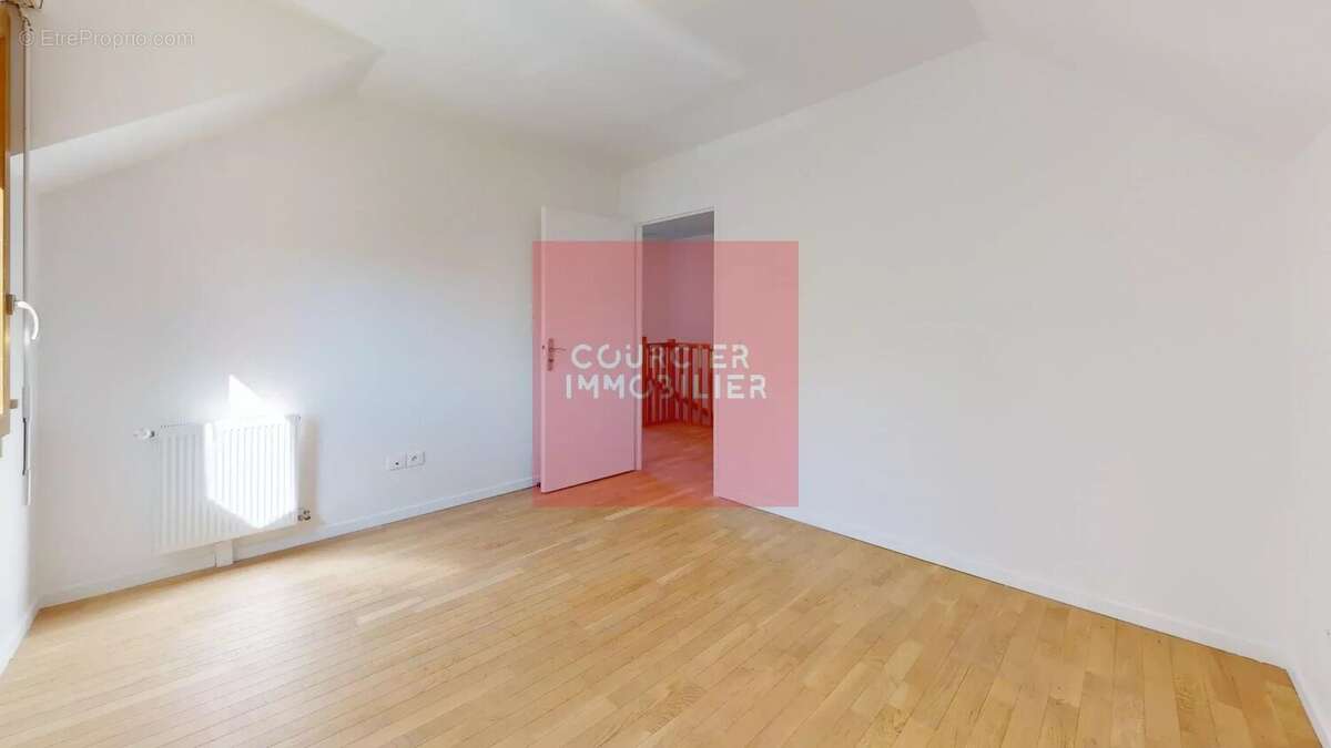 Appartement à LE MESNIL-SAINT-DENIS