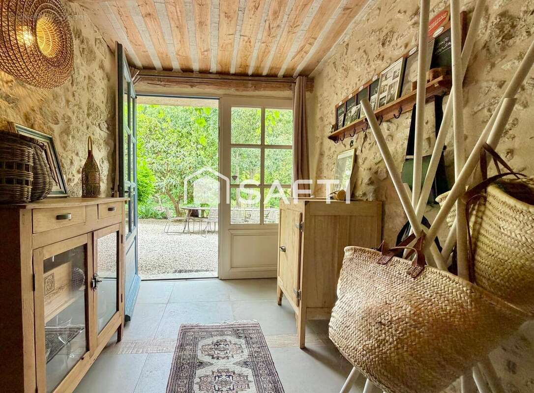 Maison 351 m² à Le Beaucet  - photo 7