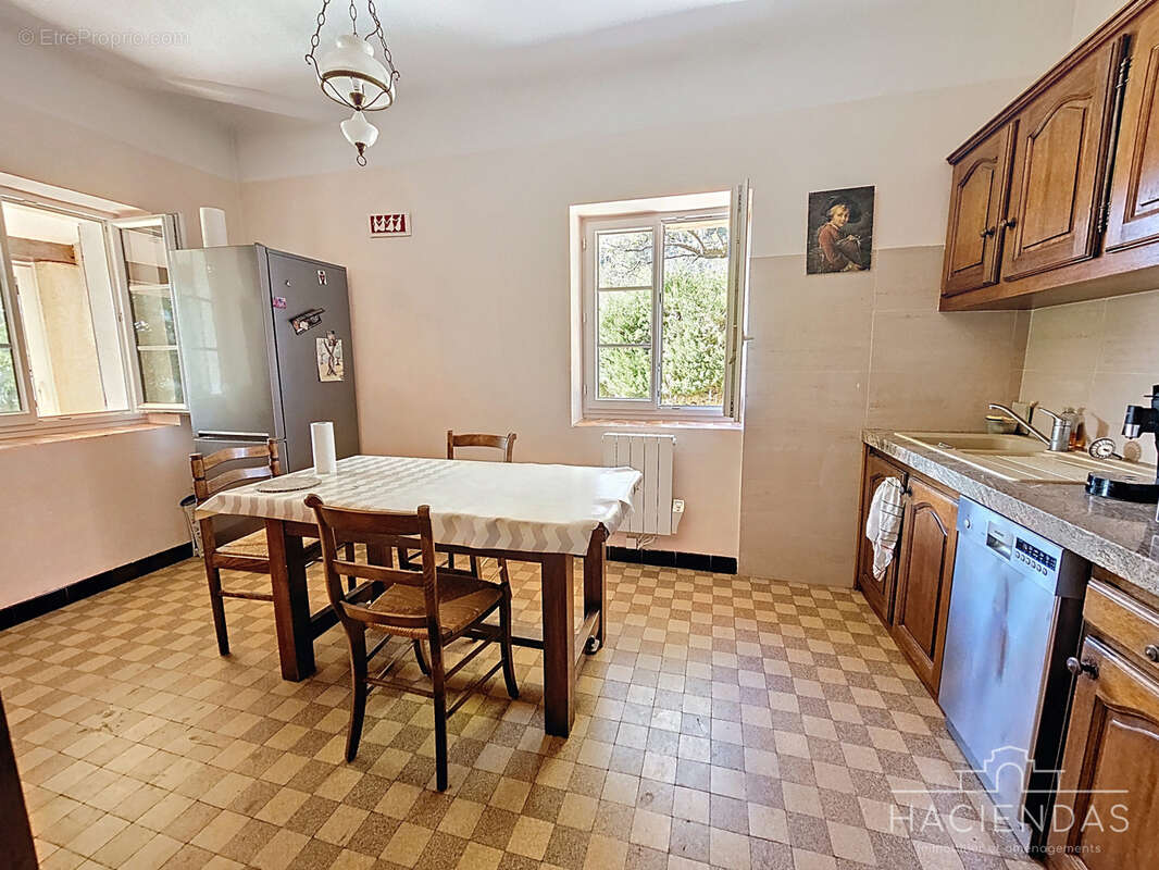 Maison à VENTABREN