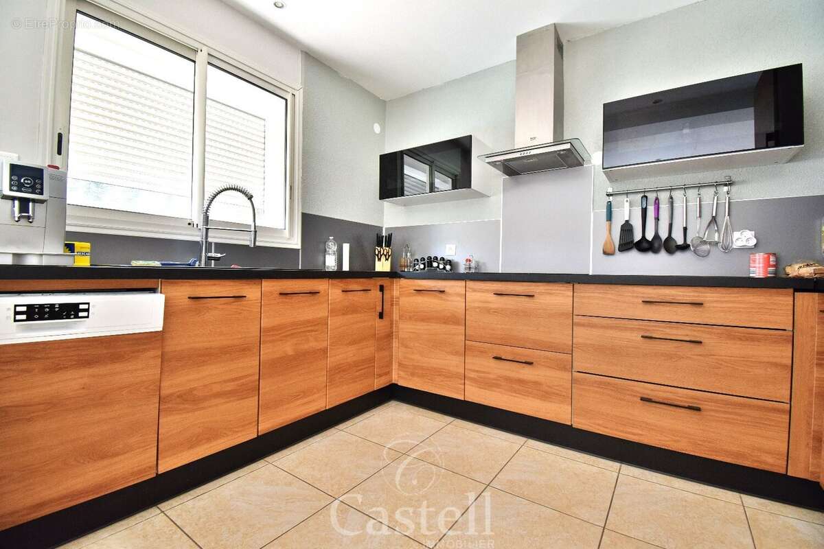 *** Villa type 5 + piscine + double garage *** - photo 6
