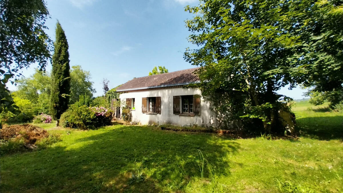 Maison à SAINT-PIERRE-DE-COLE