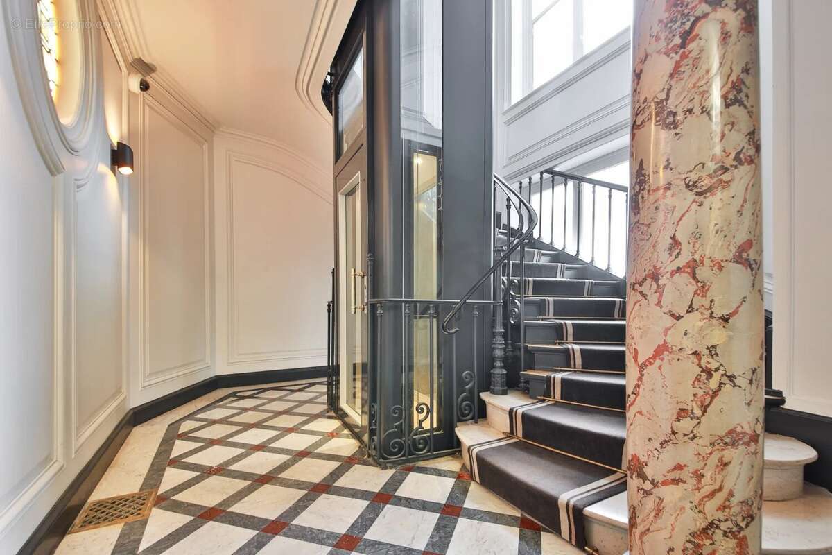 Appartement à PARIS-16E