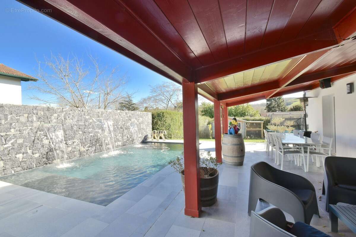 Maison à SAINT-PEE-SUR-NIVELLE