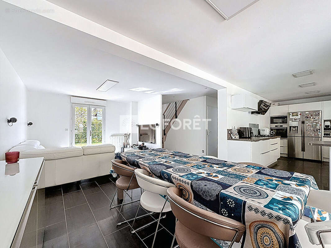 Maison à SAVIGNY-LE-TEMPLE