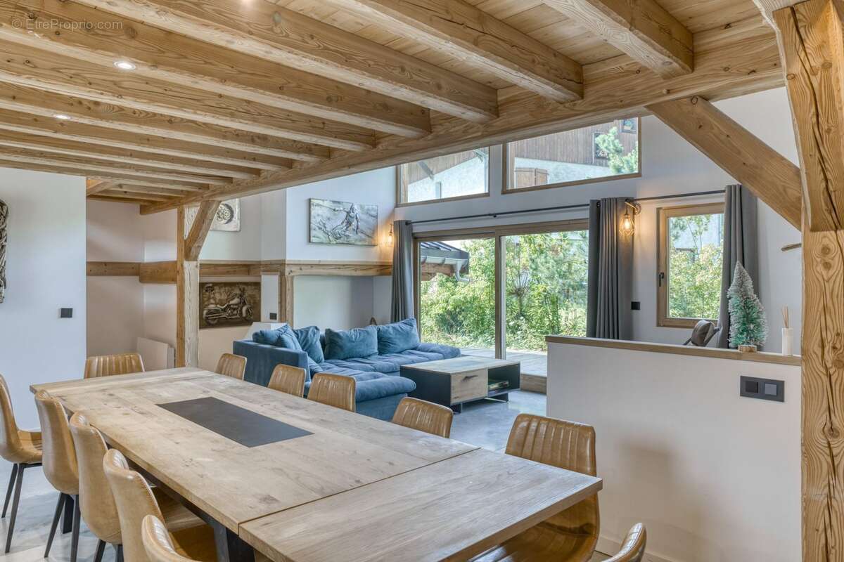 Maison 191 m² à Demi-Quartier  - photo 3