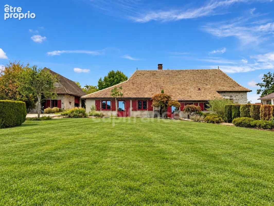 EXCLUSIVITÉ – Magnifique maison bressane de prestige entièrement rénovée – 214 m² – Terrain de 2 600 m² - photo 2