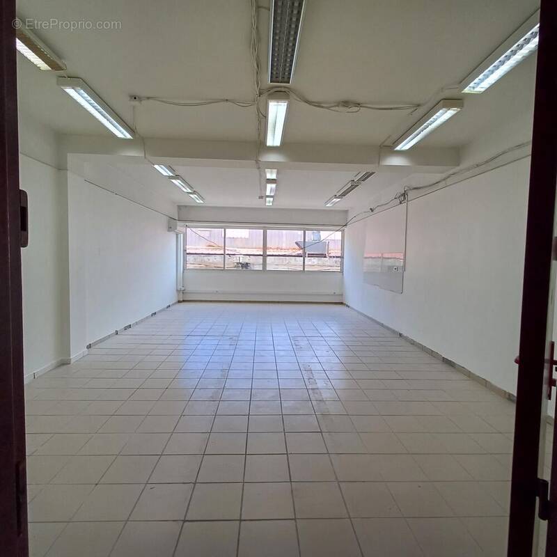 Photo 1 - Commerce à LA TRINITE