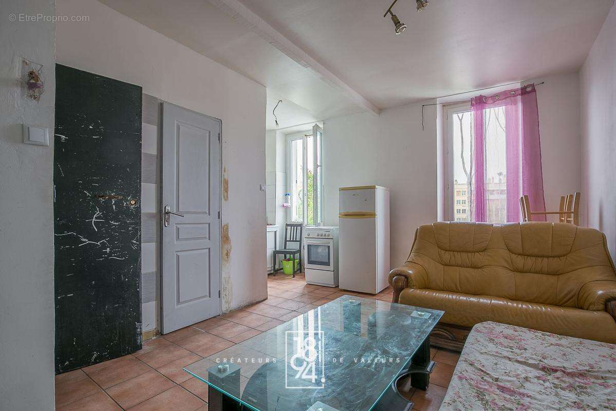 Appartement à MARSEILLE-3E