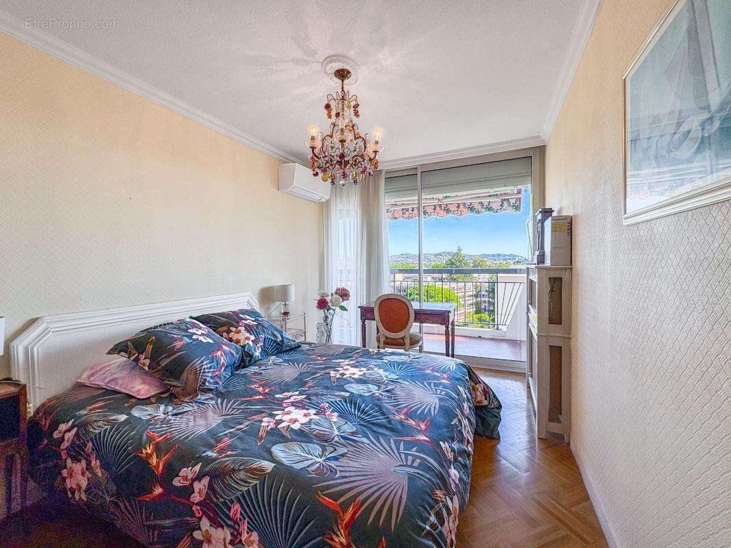 Appartement à MANDELIEU-LA-NAPOULE