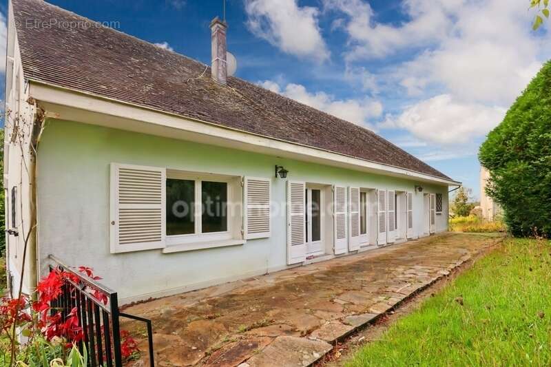 Maison à MAGNAC-LAVAL