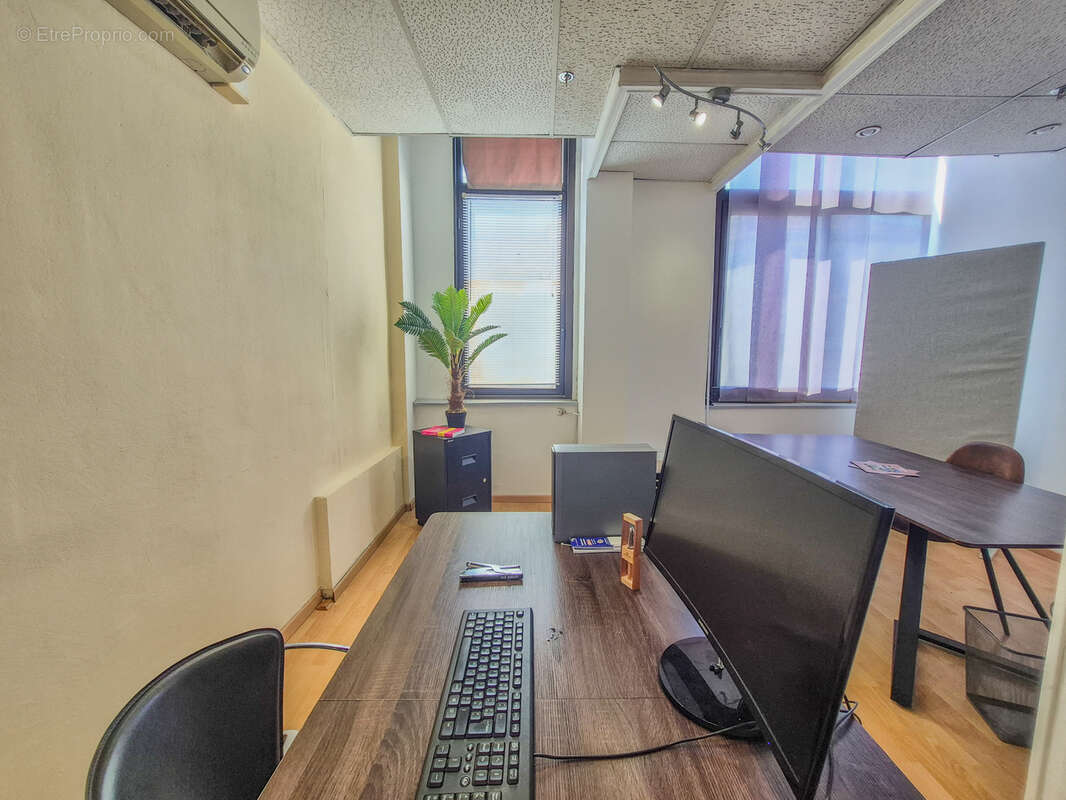 Local professionnel avec vue dégagée   Hyères centre-ville - photo 3