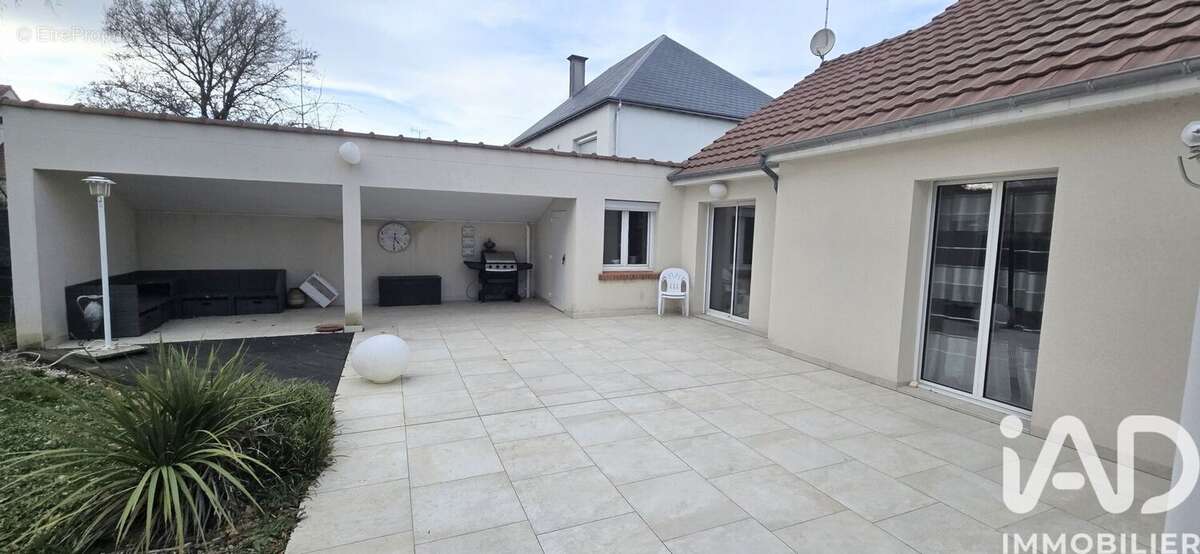 Maison 179 m² à Saint-Denis-En-Val  - photo 2