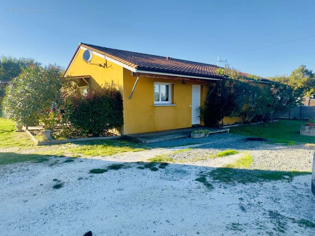 Maison à CONNE-DE-LABARDE