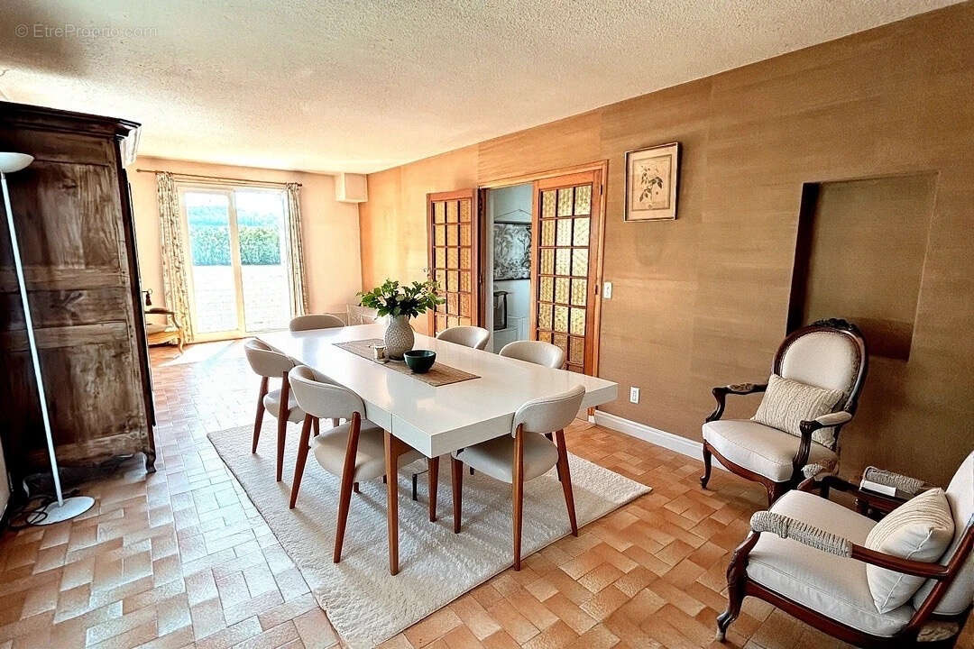 Maison à MONTELEGER