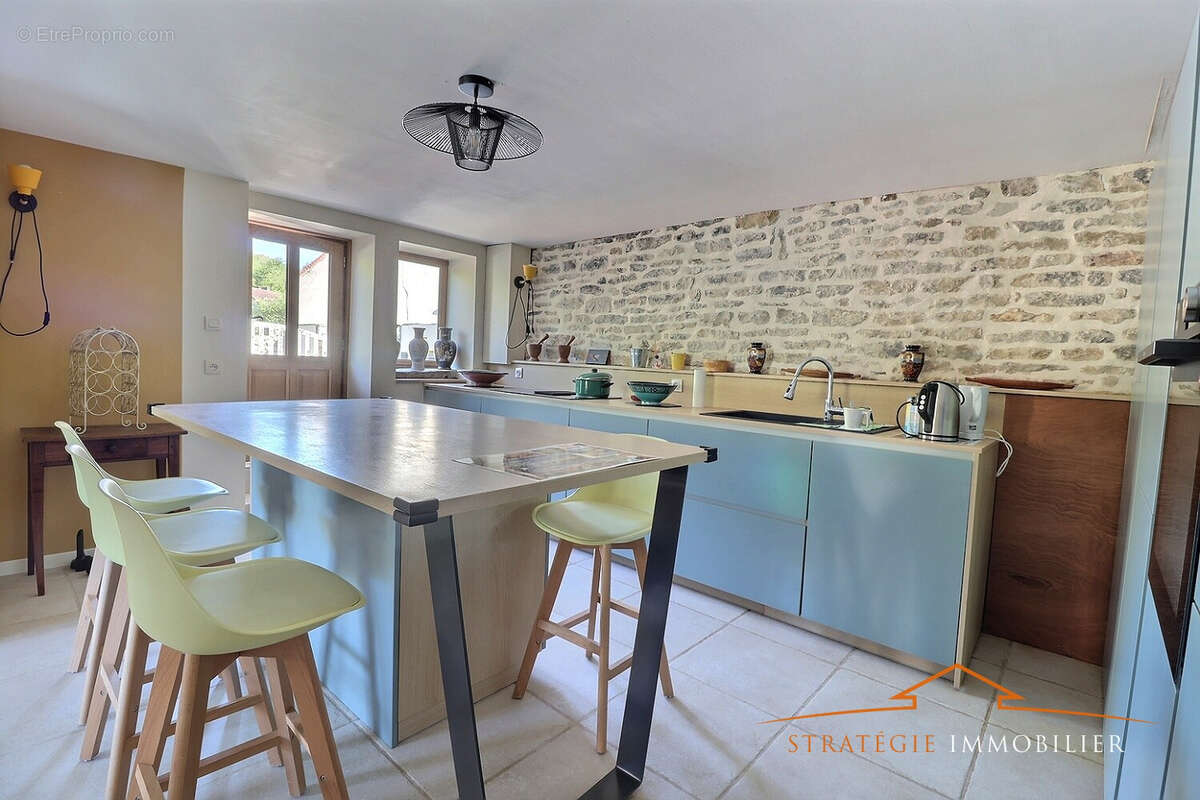 Maison à SAINT-MARTIN-DU-TARTRE