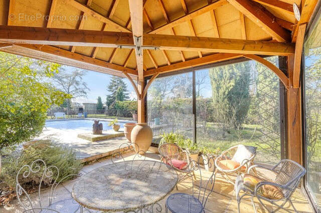 Maison T5 de 292 m2 avec piscine et terrain de 2000 m2 - photo 4