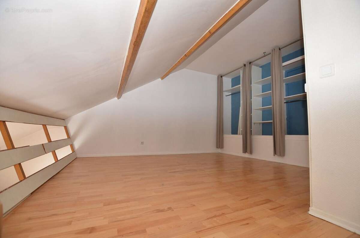Appartement à SAINTE-GENEVIEVE-DES-BOIS
